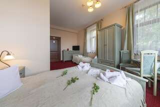 Отели типа «постель и завтрак» Willa Słoneczna Róża Шклярска-Поремба Трехместный номер с ванной комнатой-6